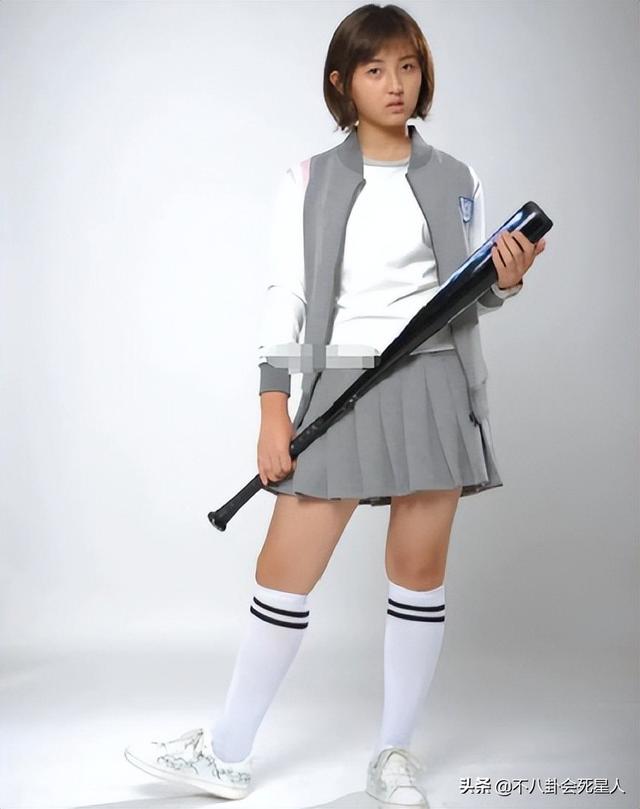 看脸90斤,看腿150斤,这7位女星小脸配粗腿,身材太不协调