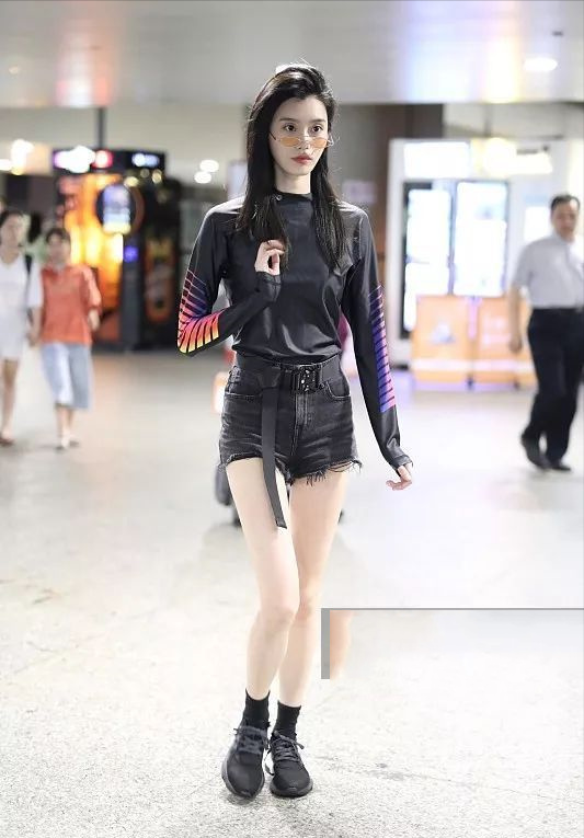 有种无奈叫“扁屁股”,这八位绝美女星,都败在扁屁股上面