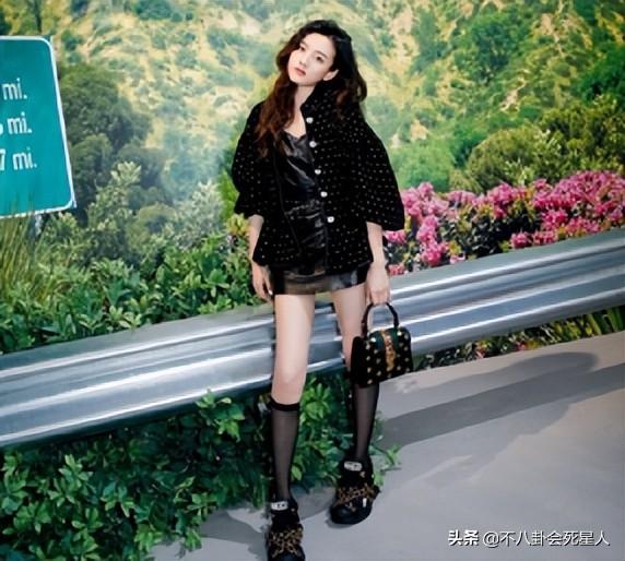 看脸90斤,看腿150斤,这7位女星小脸配粗腿,身材太不协调