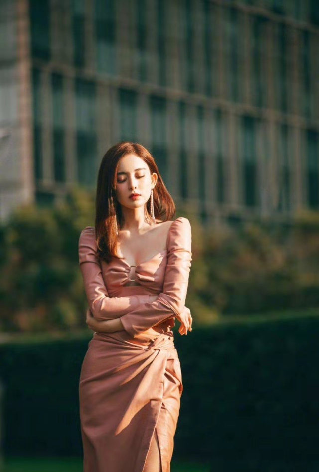 有种无奈叫“扁屁股”,这八位绝美女星,都败在扁屁股上面