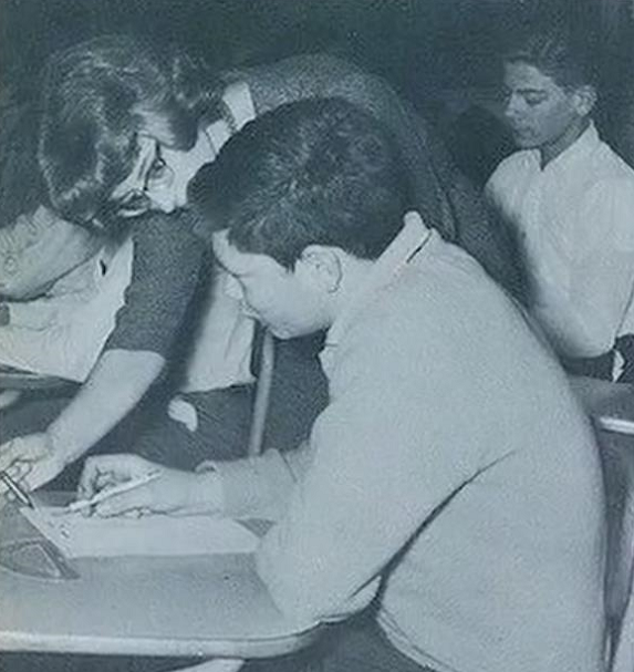 1980年,华裔学霸将美女老师囚禁衣柜,每晚放出来侵犯数小时