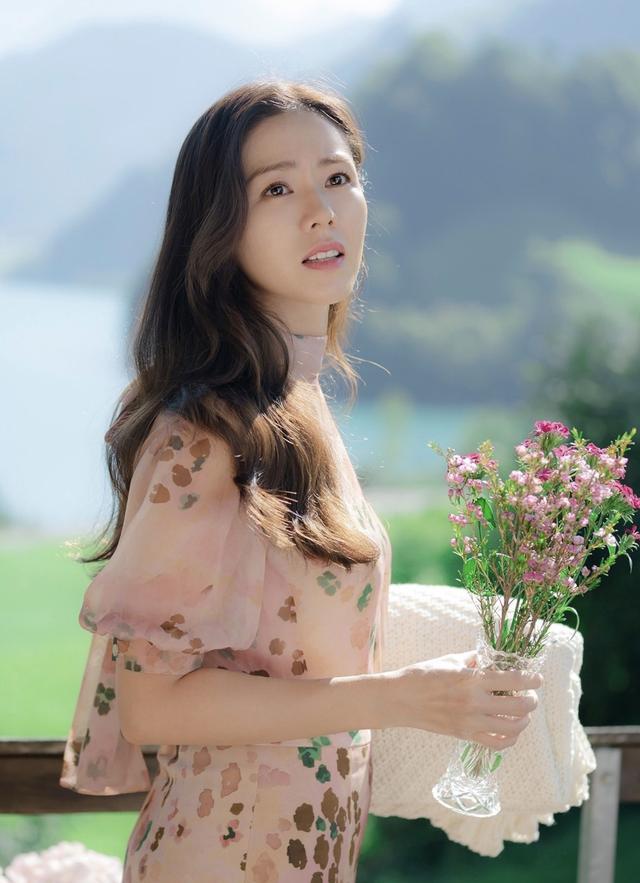全球百大美女最新榜单!韩国艺人强势揽前三,刘亦菲惨败排名超后