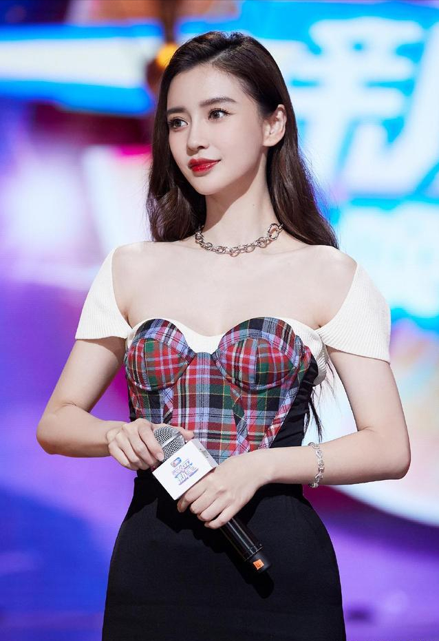 有种无奈叫“扁屁股”,这八位绝美女星,都败在扁屁股上面