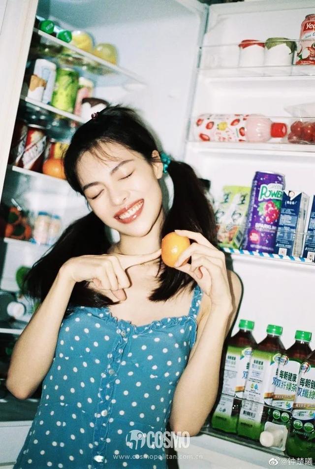 穿细吊带的女孩,迷人都不着痕迹