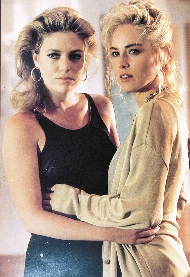 情色+悬疑的《本能》公映30周年,你还记得蛇蝎美女莎朗斯通么?