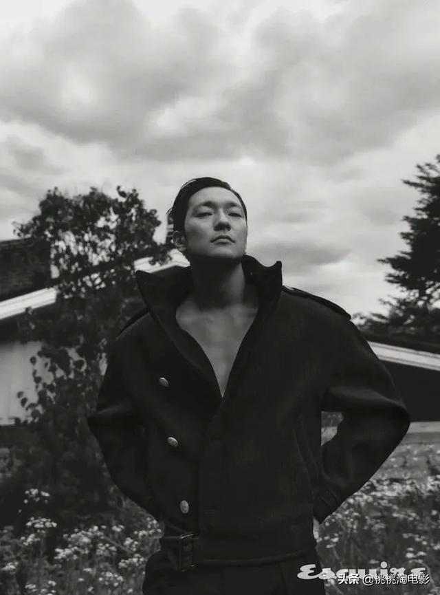 韩国男星孙锡久《Esquire》杂志封面大片,迷人魅力无法阻挡