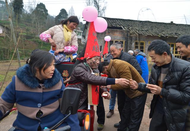 微小说故事:村里女人的情劫
