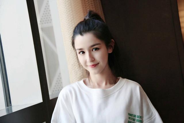 看腻了锥子脸、水蛇腰?7位新疆美人,告诉你什么叫异域风情