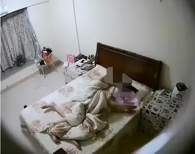 高中女生房间遭继父装摄像头,怒骂自己母亲,崩溃痛哭后想轻生