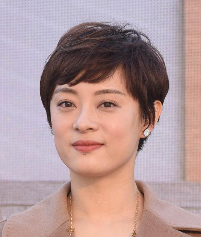 头大脸大的女人别再踩雷了,建议留这些发型,有气质还显脸小