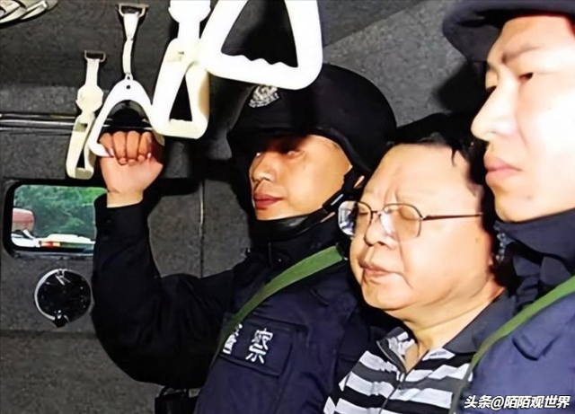 “扫黑局长”文强覆灭记:强奸女学生,玩弄女星,霸占警花十余年