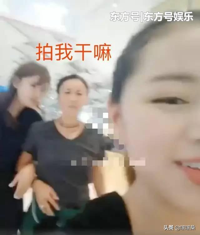 比那英还猛!翻版张柏芝深夜醉酒耍酒疯,脚踹路人美女屁股泄愤