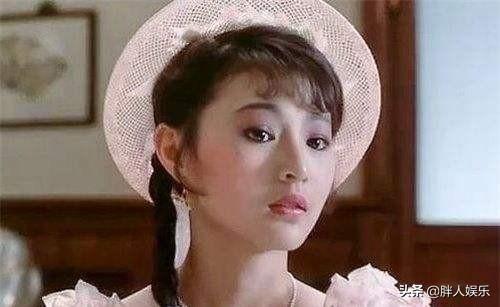 王小凤:22岁拿影后,拍全裸写真,患抑郁症,老公是我的精神支柱