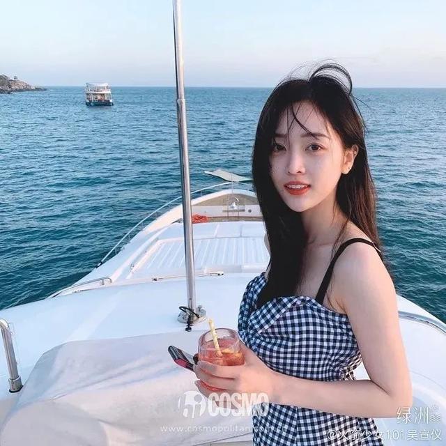 穿细吊带的女孩,迷人都不着痕迹