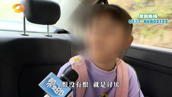 母亲不堪父亲家暴离家出走，10岁女孩“何以为家”？