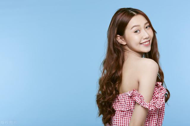 抖音昵称女生简短好听(最吸引人的抖音昵称女)