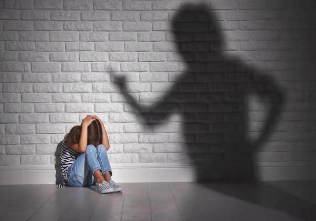 2019年,一位重男轻女的山东父亲家暴10多年,中考前杀害15岁女儿