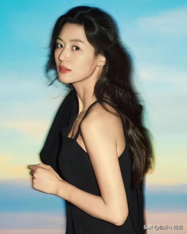 全智贤，优雅知性的气质美女，靓丽唯美的外形，太漂亮啦