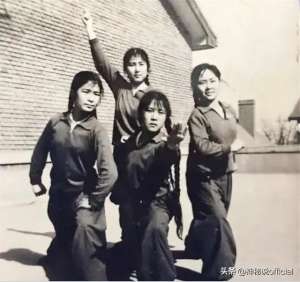 美女镣铐(中国美女飞贼宋莲萍，独门轻功无人能敌，六米高台一跃而下)