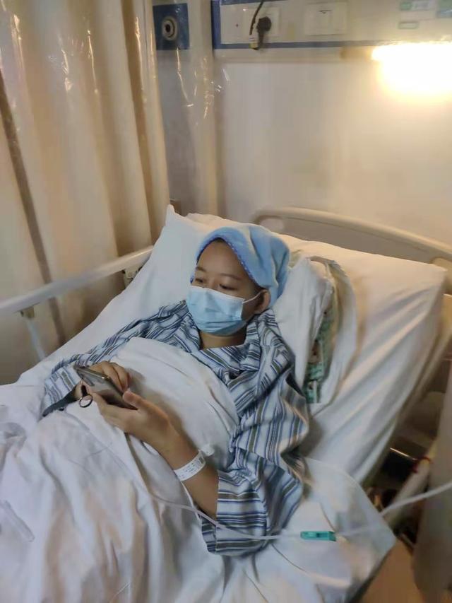 湖北一美女终圆教师梦,谁知肚子疼后悲剧发生,妈妈崩溃痛哭流涕