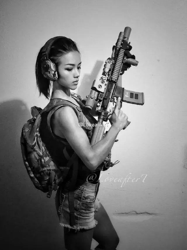 华人美女持枪狂射被人肉!颜值竟如此逆天!不做大哥的……