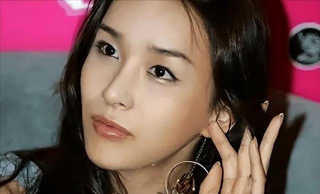 “人造美女”河莉秀:从男人到娇滴滴的小女人,她经历了什么?