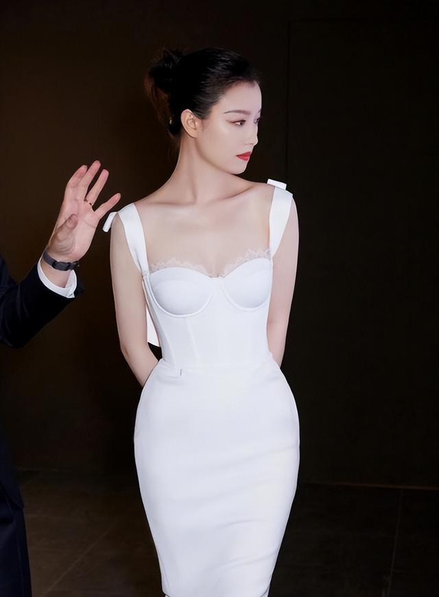 身材丰腴的8位女星,“白幼瘦”在她们面前,根本不值一提