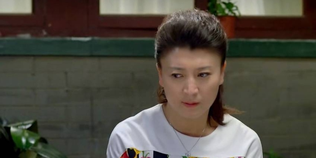 《女人当官2》开播,闫学晶霸屏,能否碾压农村题材女主王茜华?