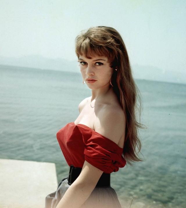 法国性感美女全裸出演电影,以天真野性的美,倾倒全世界