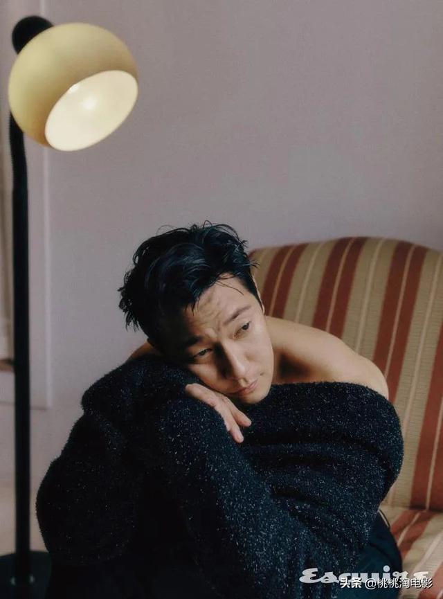 韩国男星孙锡久《Esquire》杂志封面大片,迷人魅力无法阻挡