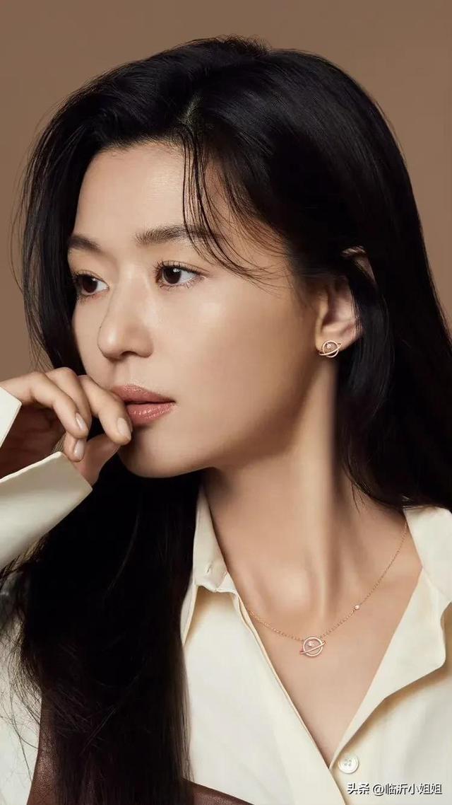 全智贤，优雅知性的气质美女，靓丽唯美的外形，太漂亮啦