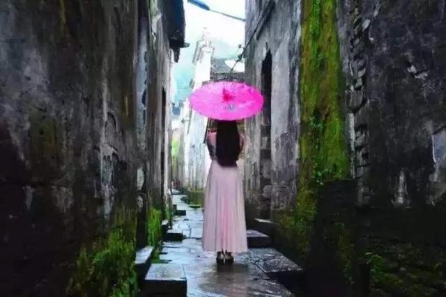 原创:江南雨巷撑油纸伞的女子