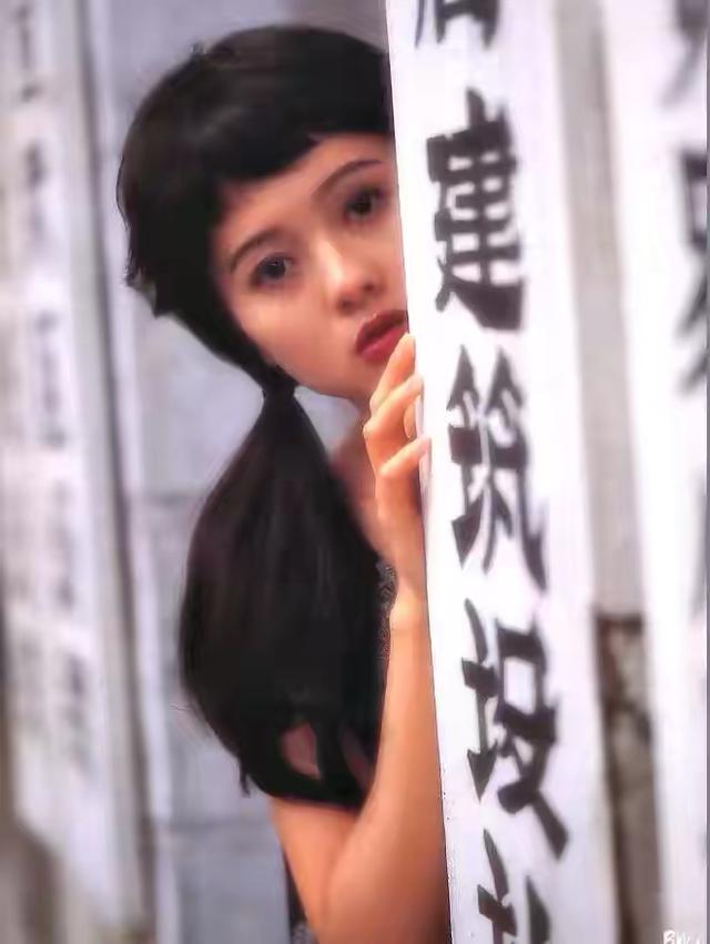 三部“三级片”让她爆火,却被闺蜜爆料丑闻前途尽毁,现依旧单身