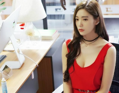 亚洲第一美女克拉拉宣布结婚,曾经在活动现场侧漏巨乳!