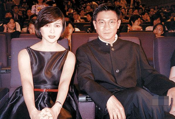 35年娱记曝刘德华秘闻:夜遇当红女星主动勾搭,华仔无奈送她回家