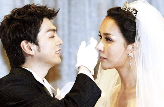“人造美女”河莉秀:从男人到娇滴滴的小女人,她经历了什么?
