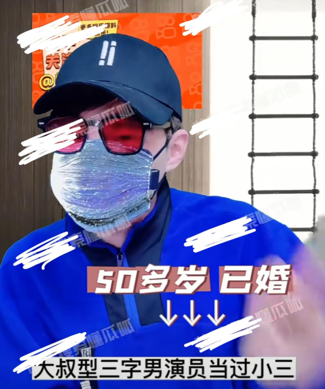 大瓜!娱记曝二字女歌手被捉奸,和50岁男星亲热,被男友进门撞见