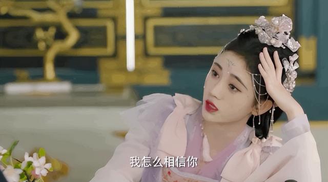 女星鞠婧祎罕晒性感照!穿紧身吊带秀事业线,吐舌卖萌太俏皮