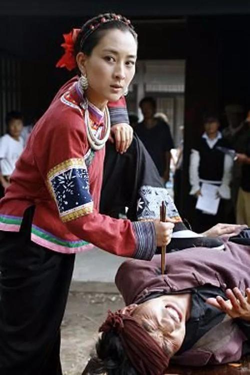 1953年贵州抓获一美女土匪,被捕后无人敢处决,毛主席当场释放