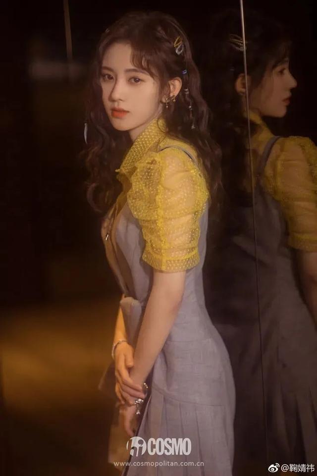 穿细吊带的女孩,迷人都不着痕迹