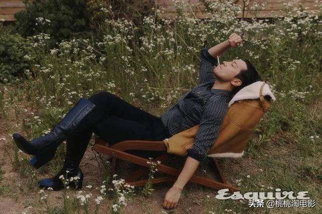 韩国男星孙锡久《Esquire》杂志封面大片,迷人魅力无法阻挡