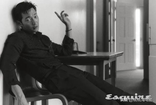 韩国男星孙锡久《Esquire》杂志封面大片,迷人魅力无法阻挡