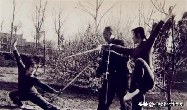 中国美女飞贼宋莲萍,独门轻功无人能敌,六米高台一跃而下