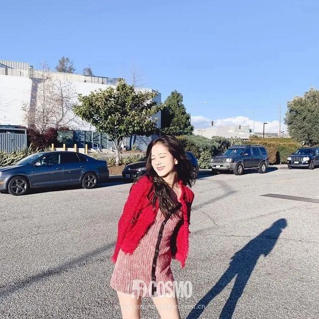 穿细吊带的女孩,迷人都不着痕迹