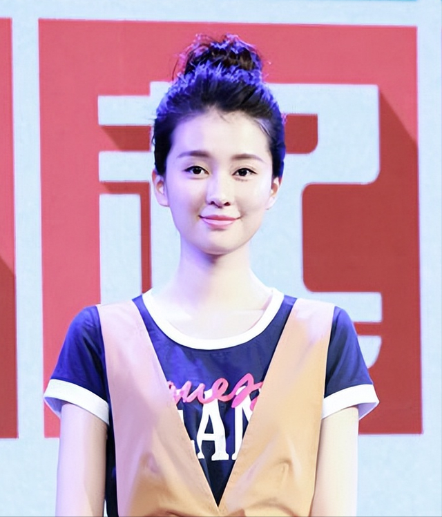 头大脸大的女人别再踩雷了,建议留这些发型,有气质还显脸小