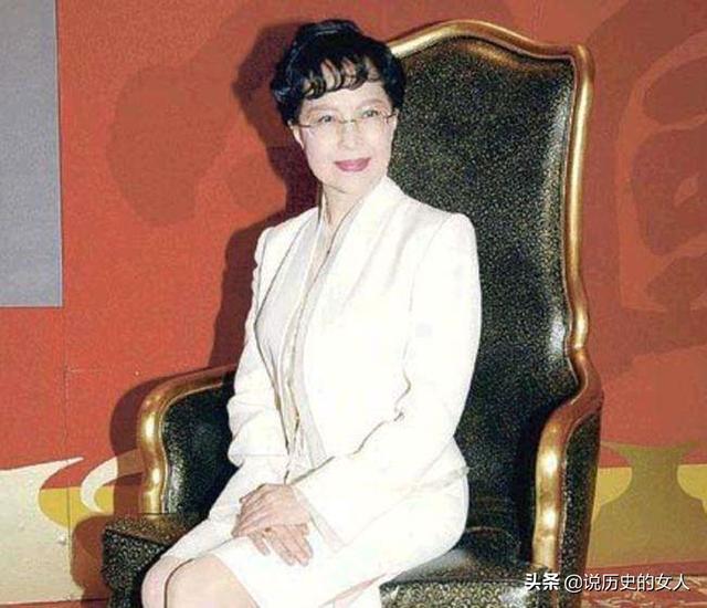 她:亚洲第一艳星,全裸出镜,当过间谍,后成中国卫星导航之母