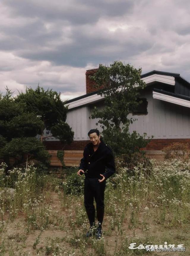 韩国男星孙锡久《Esquire》杂志封面大片,迷人魅力无法阻挡