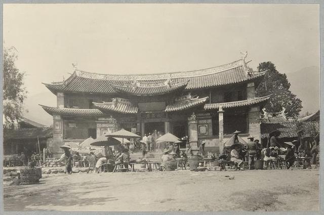 1953年贵州抓获一美女土匪,被捕后无人敢处决,毛主席当场释放
