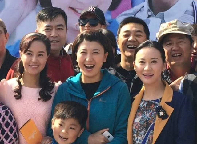 《女人当官2》开播,闫学晶霸屏,能否碾压农村题材女主王茜华?