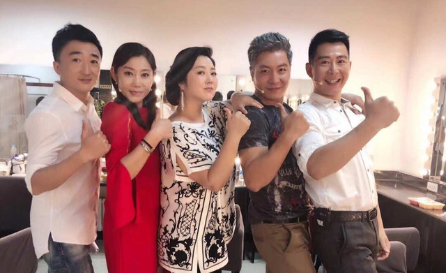 《女人当官2》开播,闫学晶霸屏,能否碾压农村题材女主王茜华?